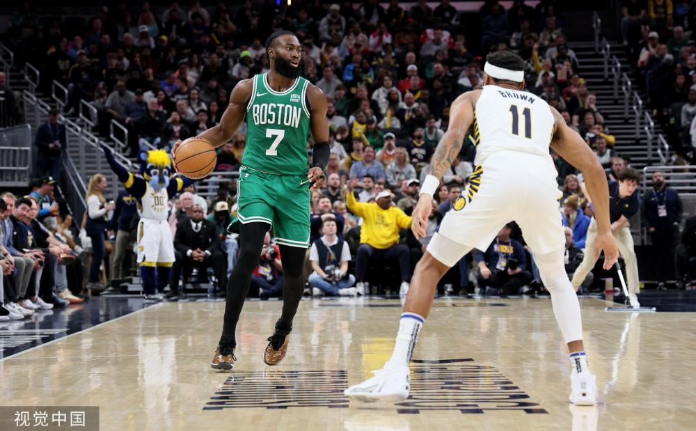 同时保持自 同时保持自