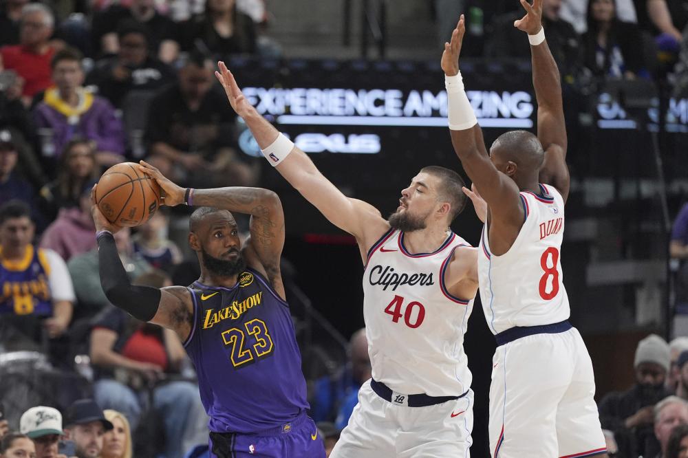 负球队后场 负球队后场