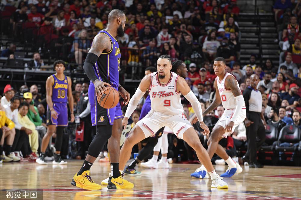 上展现出他 上展现出他